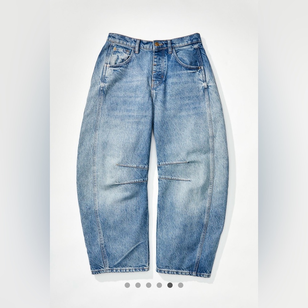 “Free people” barrel jeans. Size 28.